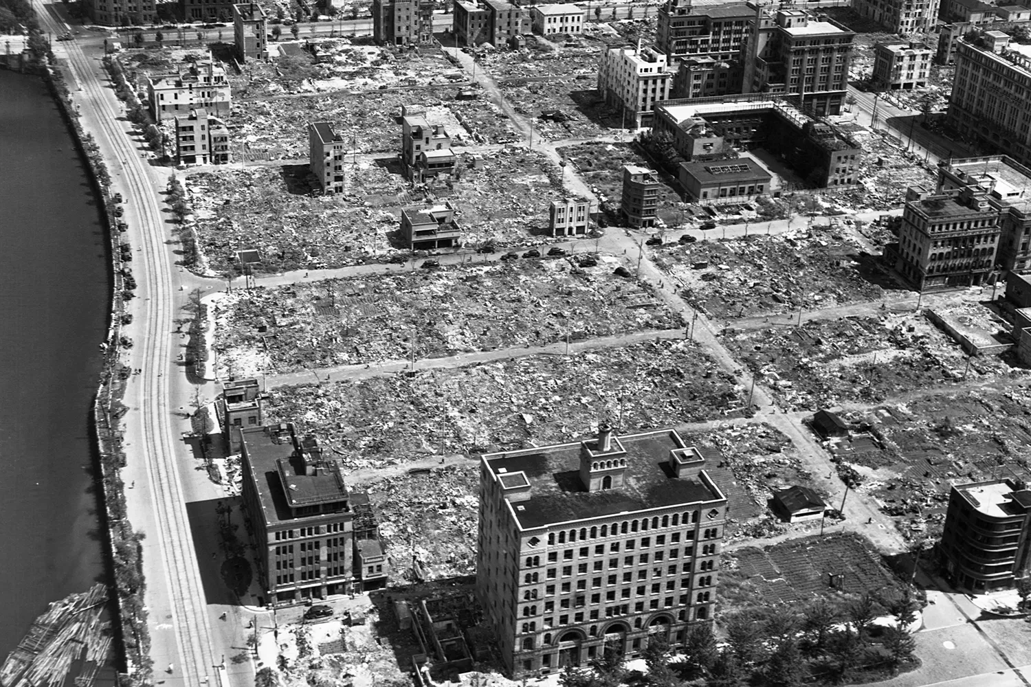 An aerial view of a destroyed city