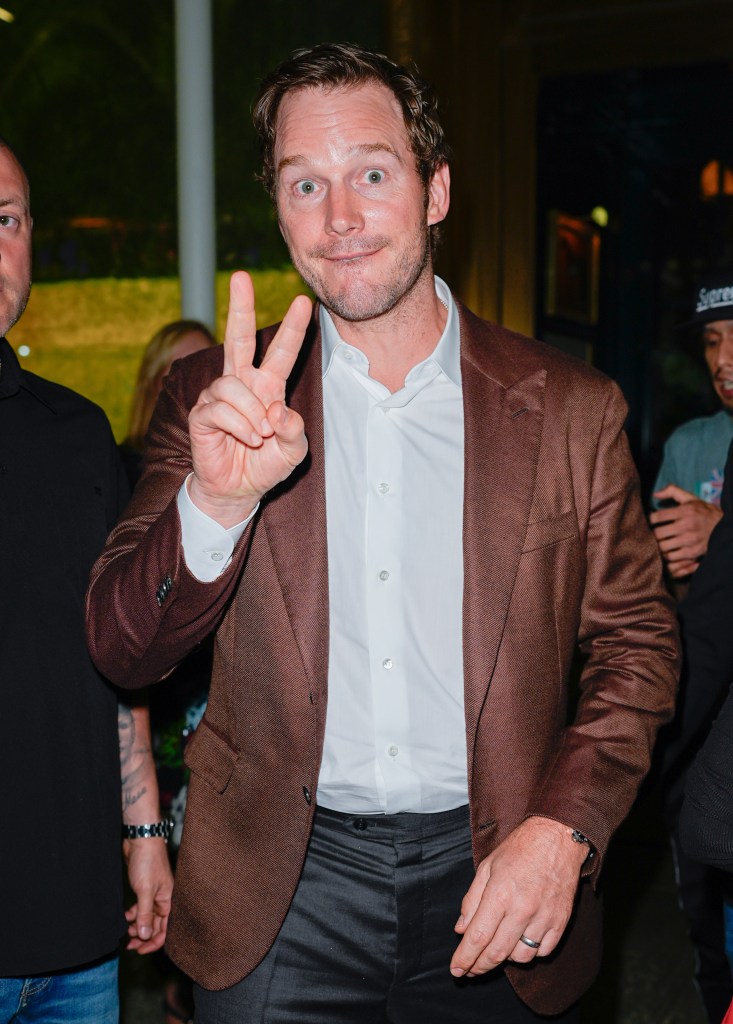 Chris Pratt flashes the peace sign while meeting fans in NYC.