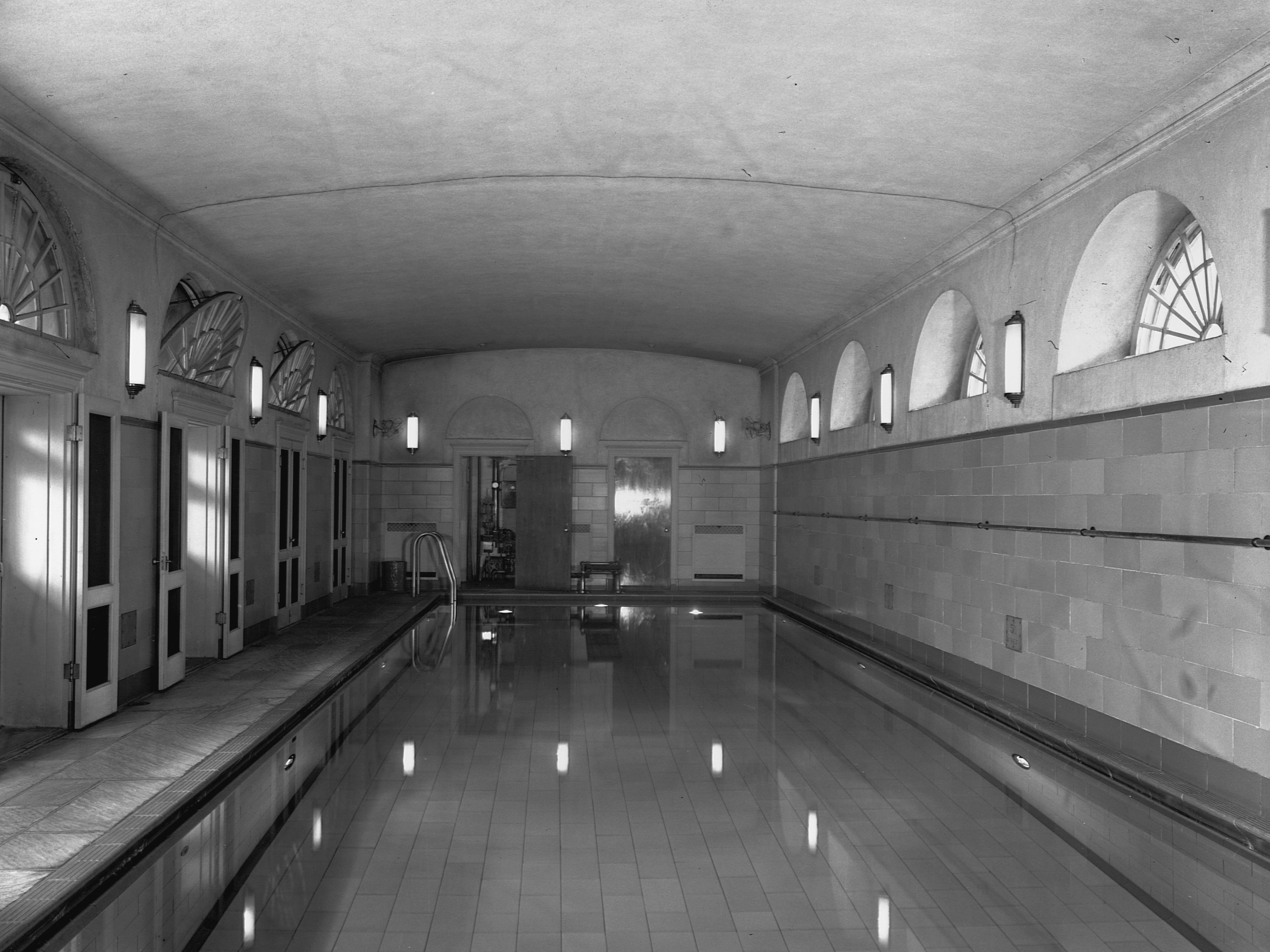 white house swimming pool