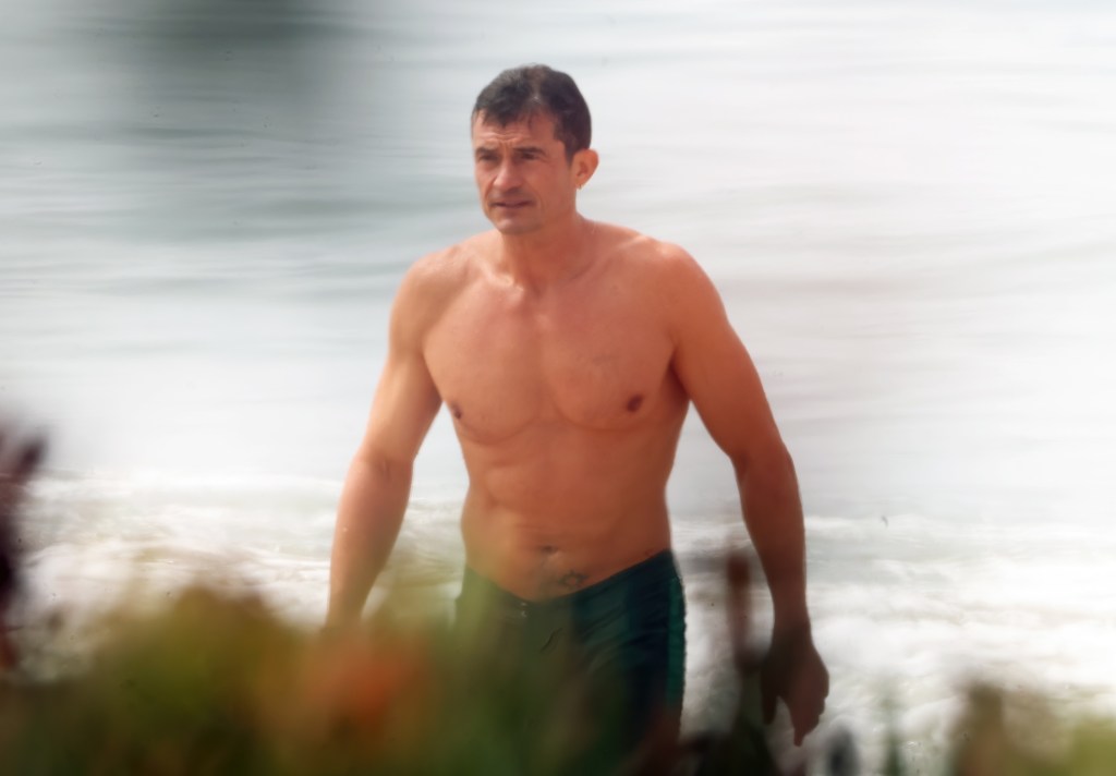 *PREMIUM-EXCLUSIVE* Santa Barbara, CA Newly single and clearly not sweating it, Orlando Bloom was spotted soaking up the California sun - and showing off his chiseled set of abs - while hanging in the Pacific with a friend. The Pirates star looked every bit the laid-back bachelor, serving beach-ready confidence and post-breakup glow.
