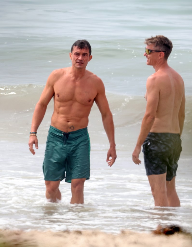 *PREMIUM-EXCLUSIVE* Santa Barbara, CA Newly single and clearly not sweating it, Orlando Bloom was spotted soaking up the California sun - and showing off his chiseled set of abs - while hanging in the Pacific with a friend. The Pirates star looked every bit the laid-back bachelor, serving beach-ready confidence and post-breakup glow.
