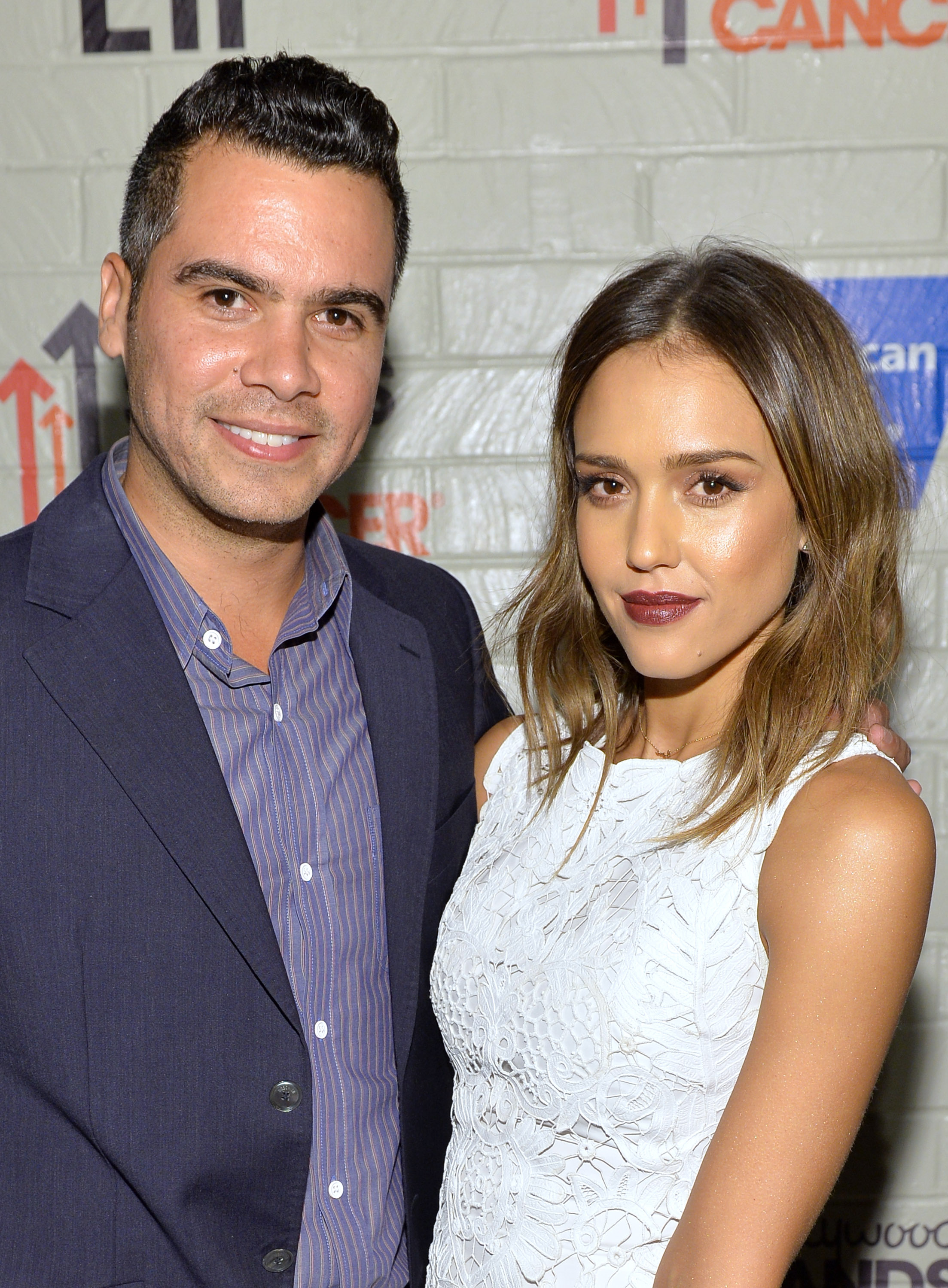 Cash Warren and Jessica Alba in a casual photo. 