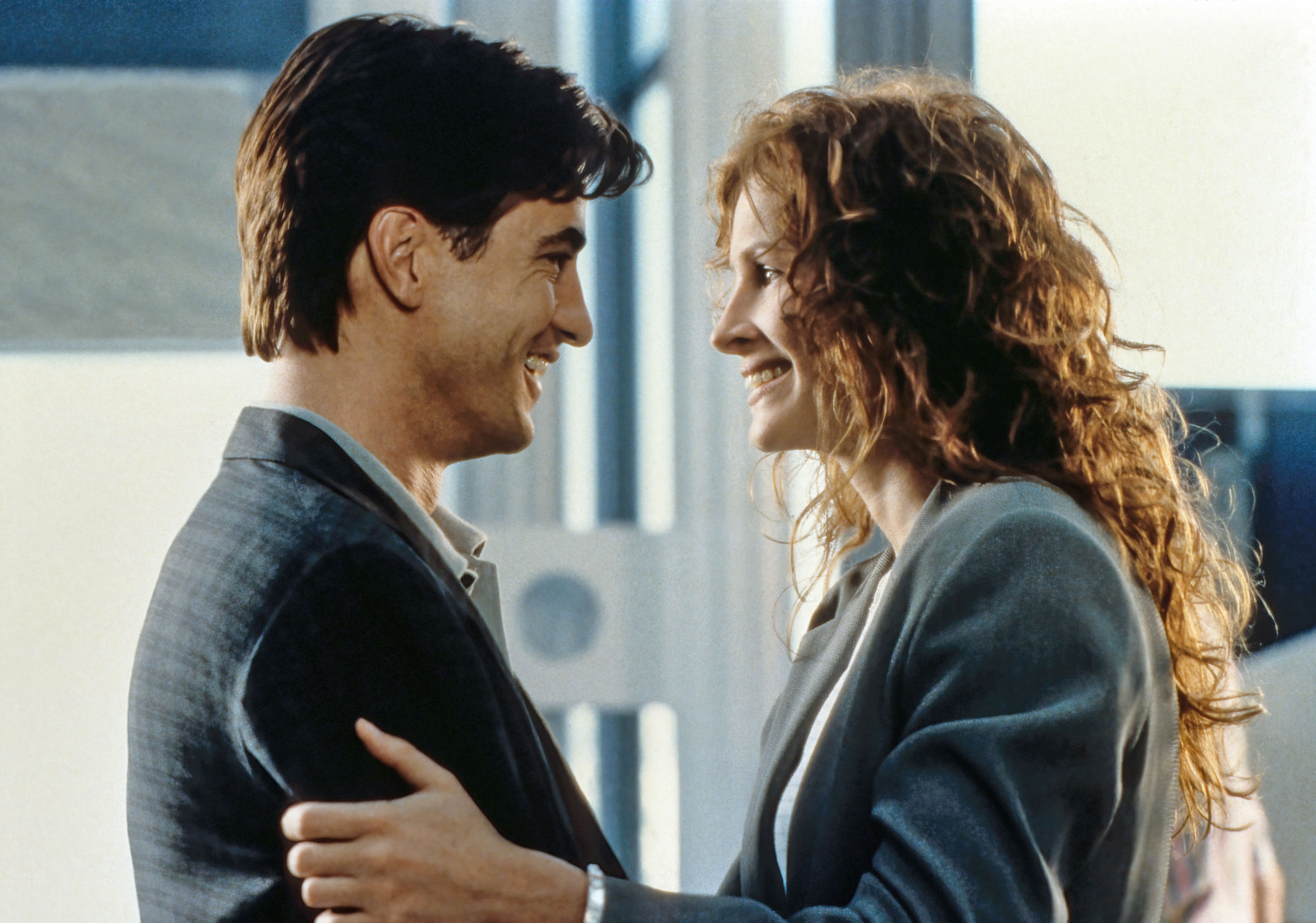 Dermot Mulroney and Julia Roberts in 
