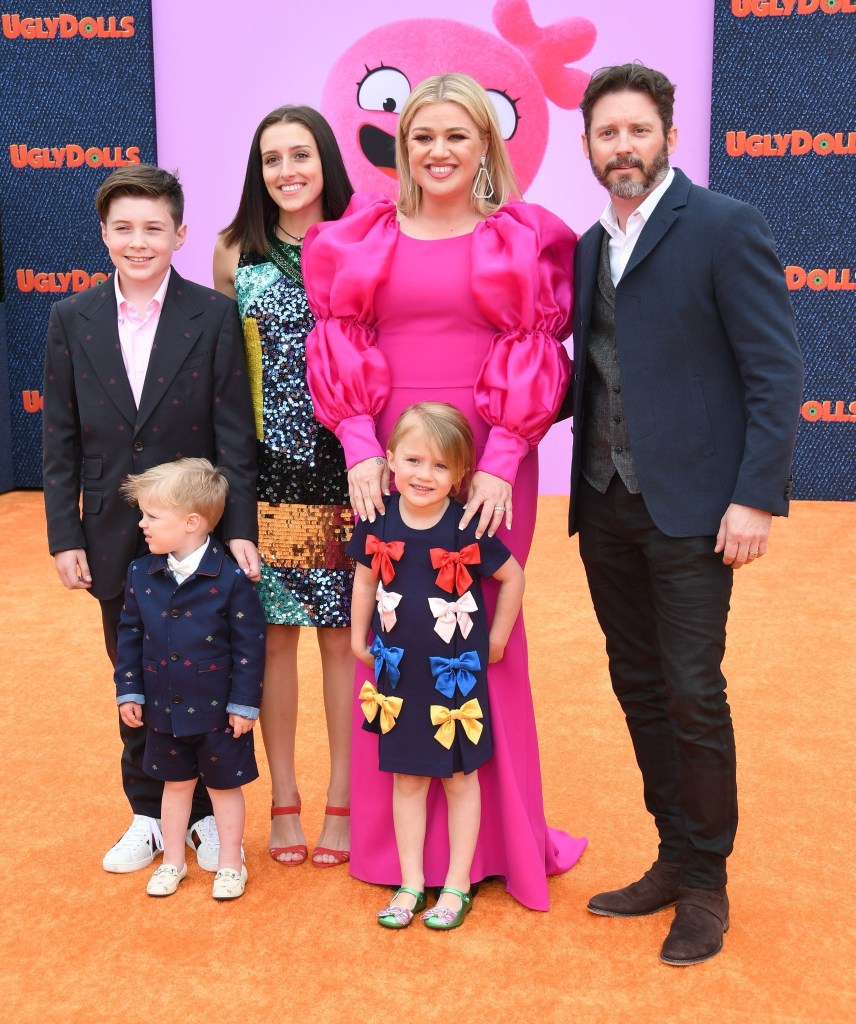Brandon Blackstock, Kelly Clarkson and their kids pose together.