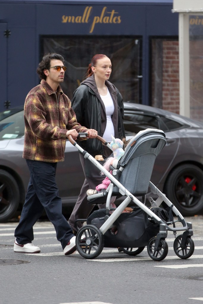  Sophie Turner shows off her baby bump while out for breakfast with Joe Jonas in New York City 