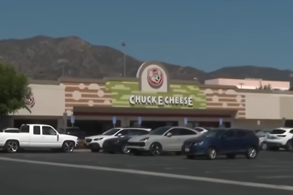 Chuck E. Cheese's restaurant with cars in the parking lot.
