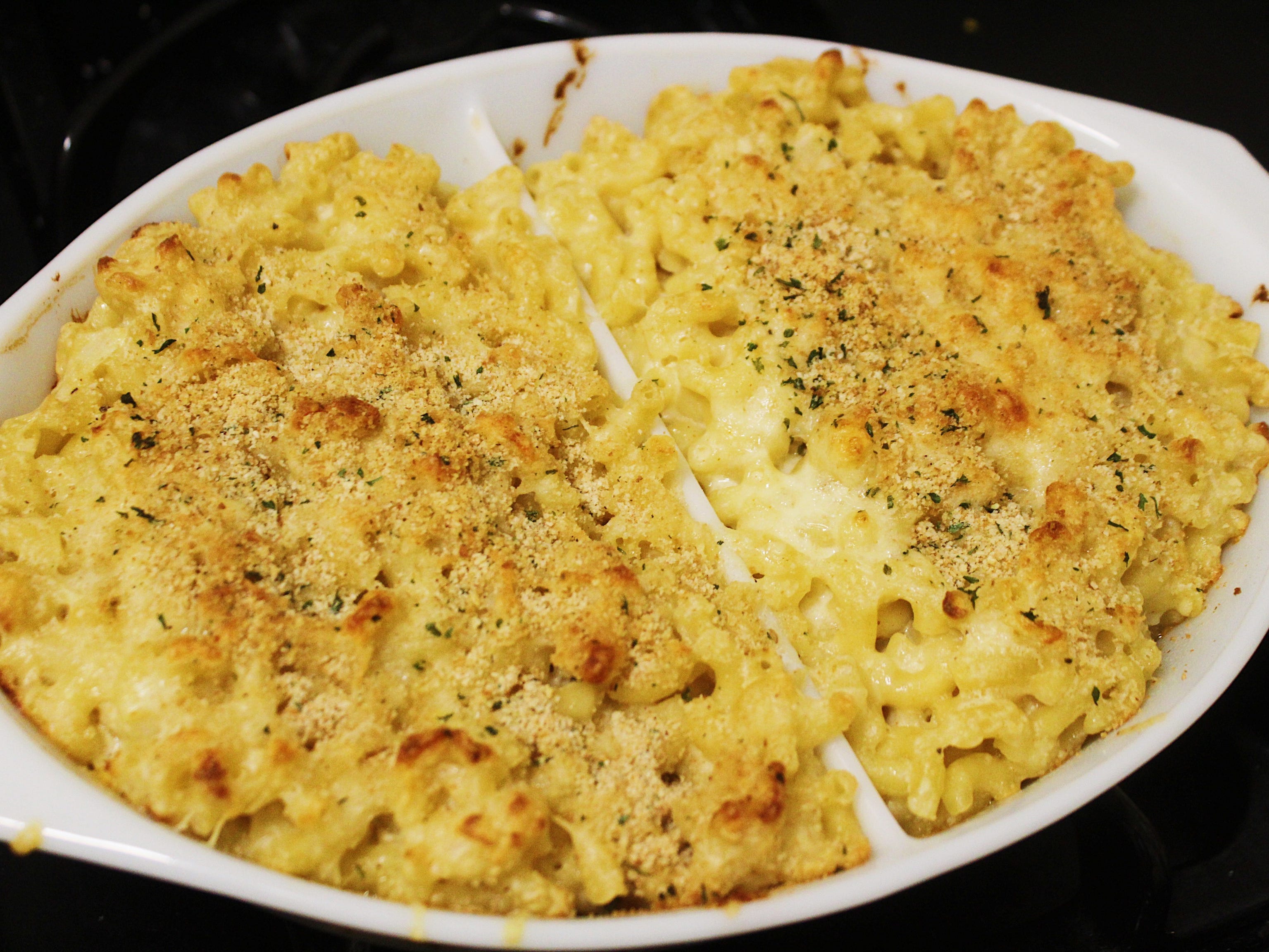 finished mac and cheese in a pyrex dish