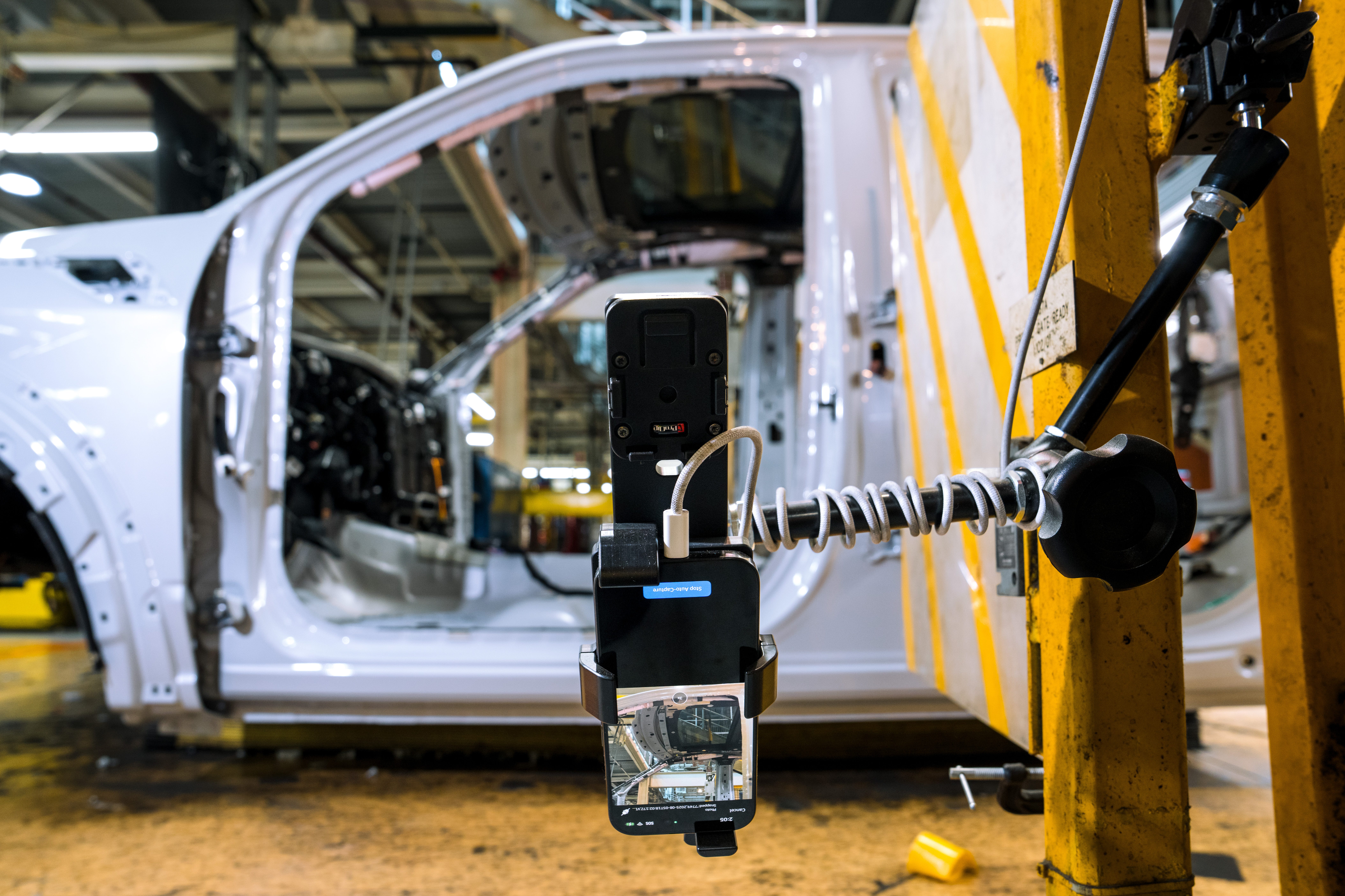 Smart phone scans car body