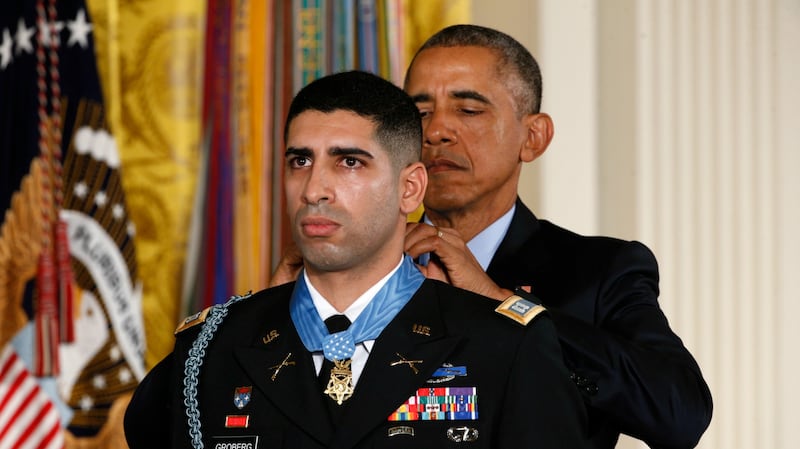 cheats/2015/11/12/afghanistan-vet-gets-medal-of-honor/151112-medal-of-honor-cheat_rk7bxt