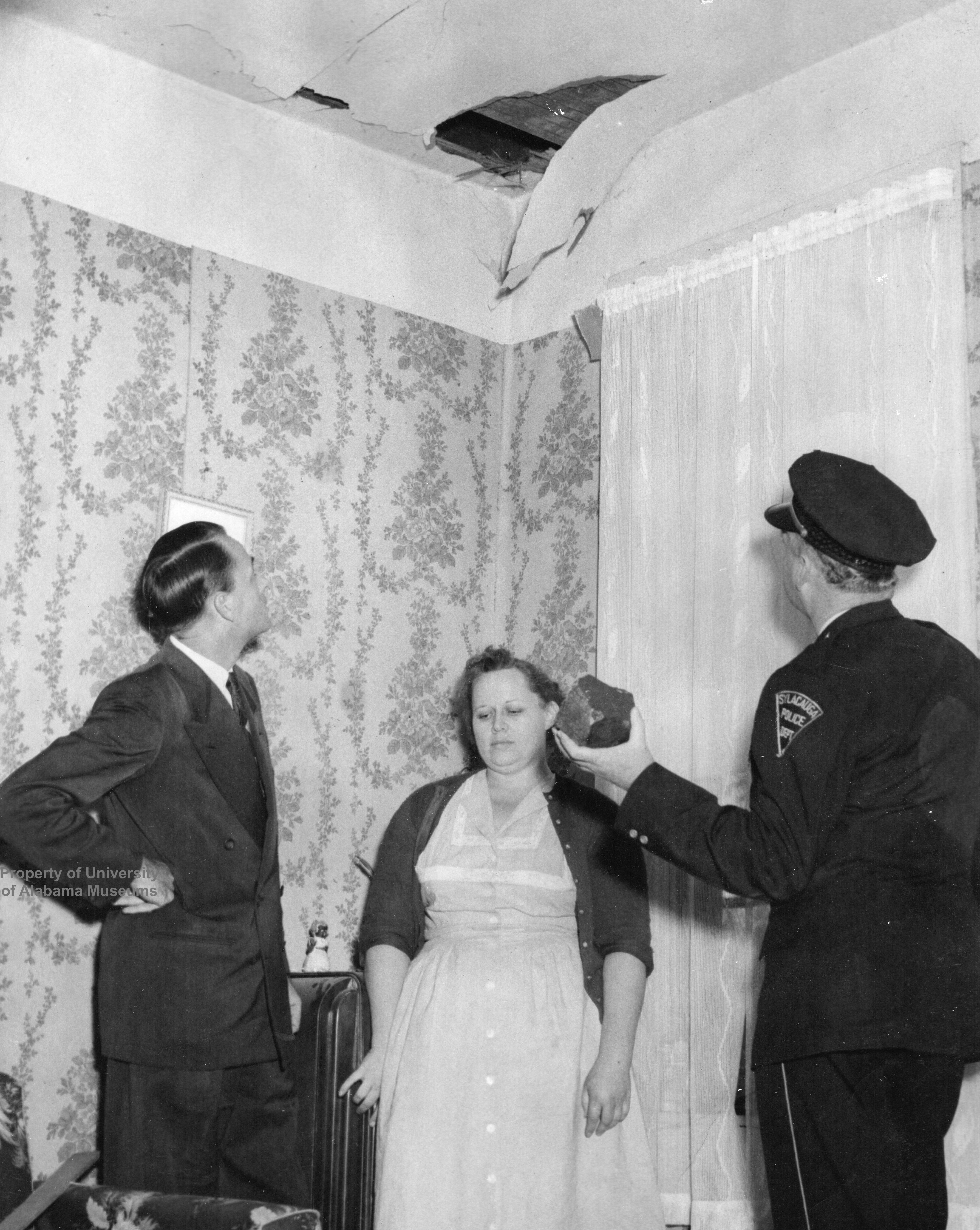Mayor Ed J. Howard, Mrs. Hodges, Police Chief W.D. Ashcraft looking at ceiling