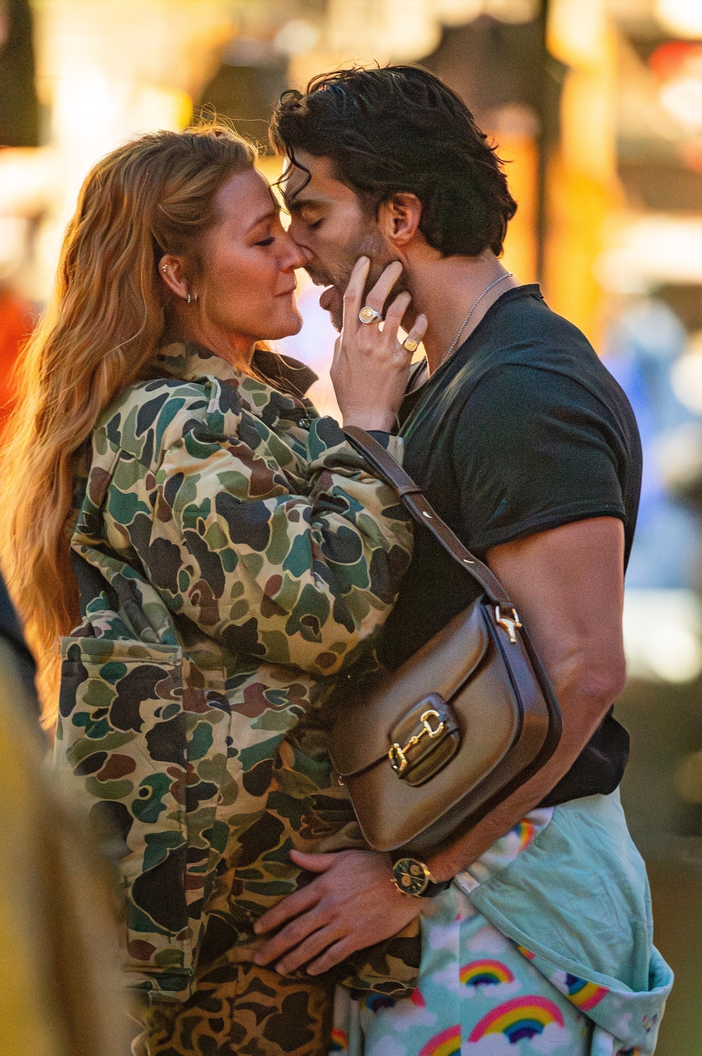 Blake Lively kissing Justin Baldoni.