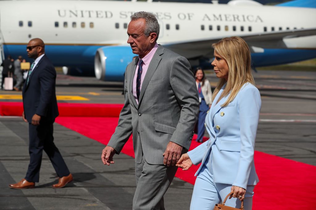 The United States Secretary of Health and Human Services, Robert F. Kennedy Jr. (R), arrives with his wife Cheryl Hines (L) to attend the presidential inauguration of Daniel Noboa in Quito, Ecuador, 23 May 2025. Delegations from 74 countries and officials from 19 international organizations are expected to participate in the inauguration ceremony of President Daniel Noboa, which will be held on May 24, 2025.

