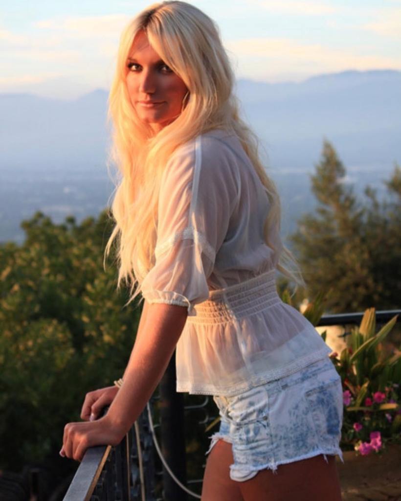 Brooke Hogan poses for a photo.