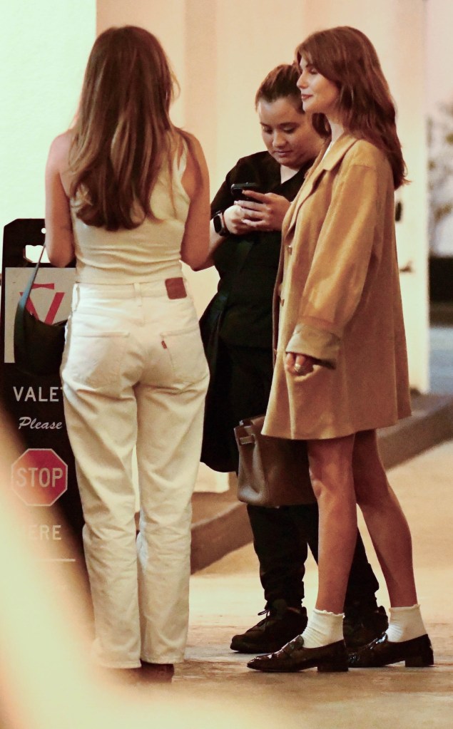 *EXCLUSIVE* Beverly Hills, CA Olivia Jade Giannulli its seen for first time after she recently called with quits with actor Jacob Elordi. The stylish star was spotted out for dinner at E Baldi in Beverly Hills.
