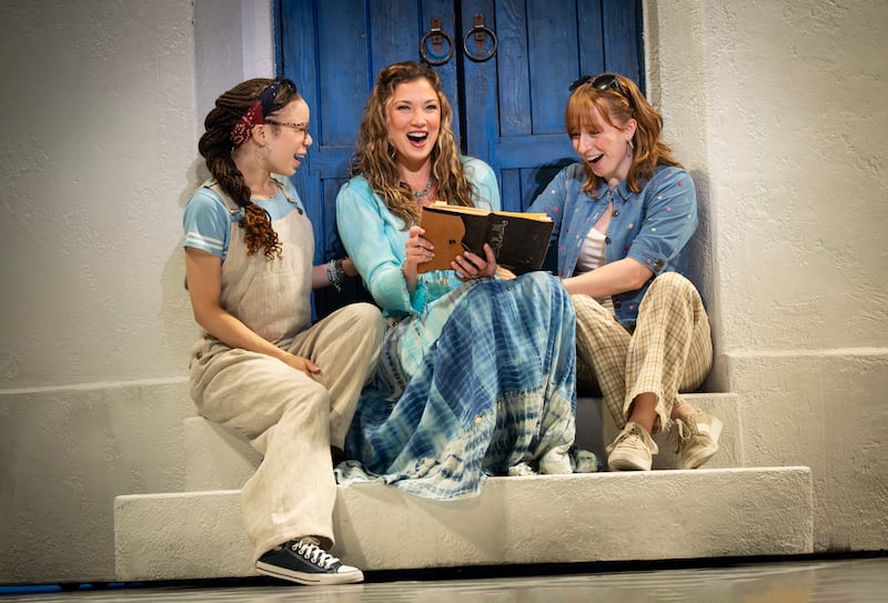 Lena Owens (Lisa), Amy
Weaver (Sophie Sheridan), and Haley Wright (Ali)