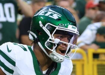 Jets QB Justin Fields Tells Fans He is ‘Low-Key Addicted’ to Reading His Bible