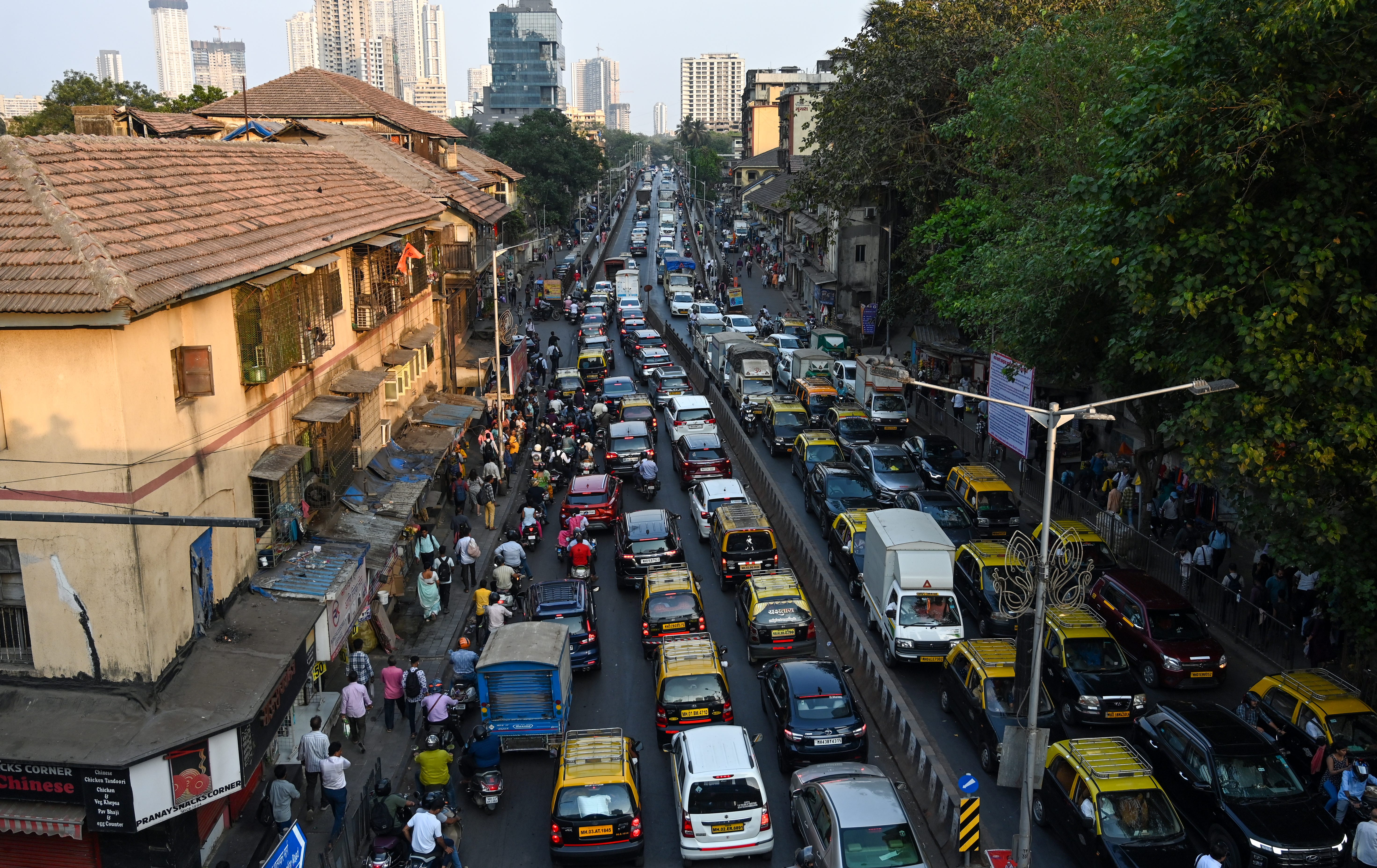 Cars sitting in traffic on Elphinstone Bridge