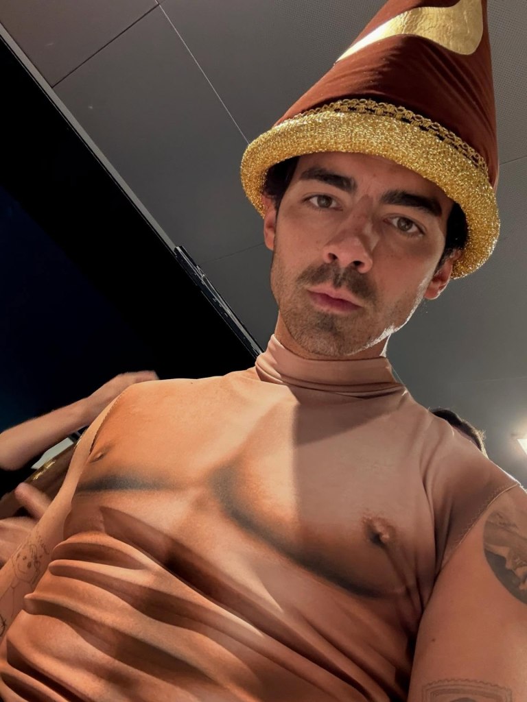 Joe Jonas posted some silly pics after the Jonas Brothers kicked off their tour at MetLife Stadium in North Jersey.
