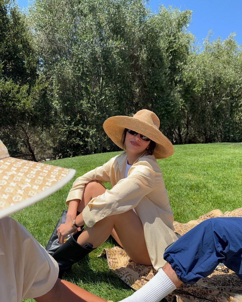 Kendall Jenner isn’t throwing shade by wearing that giant hat — she’s keeping it all to herself.
