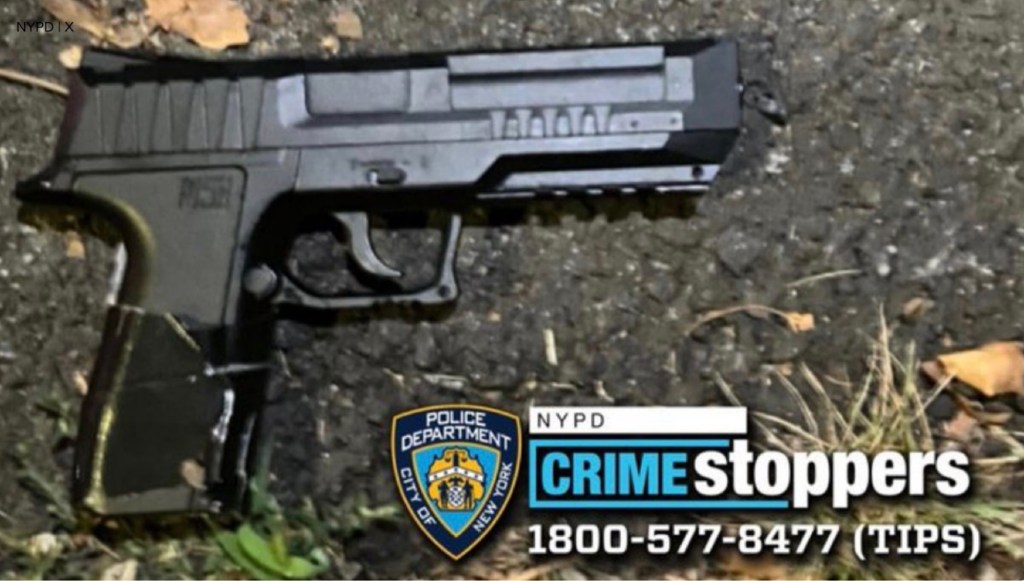 The BB gun Jesse Campbell allegedly pointed at an off-duty police officer before he was fatally shot on Staten Island on Aug. 15, 2025