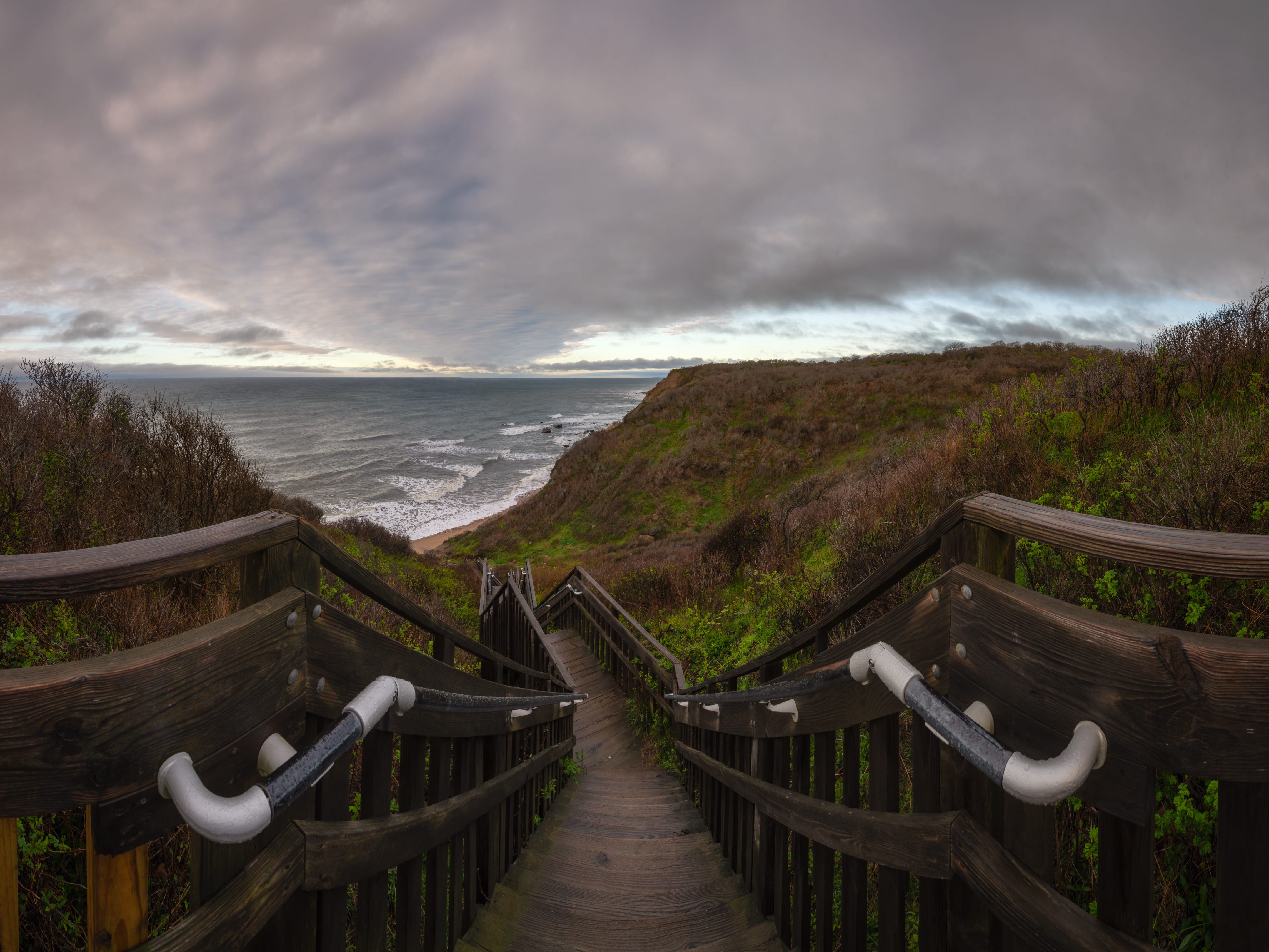 Staircase leading down the Mohegan Bluffs.