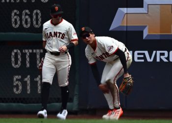 Giants’ Jung Hoo Lee makes ‘catch of the decade’ in win over Rays