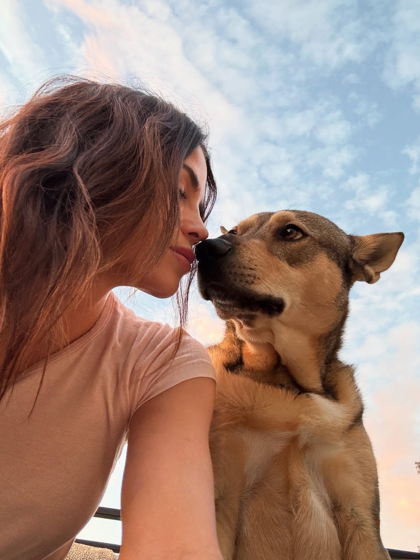 Jenna Dewan and her pup share a smooch.