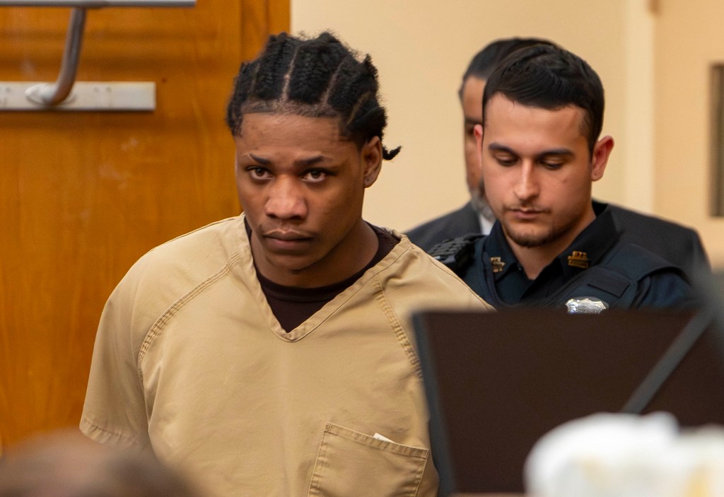 Photo of Miguel Mora and Christian Aybar in court.