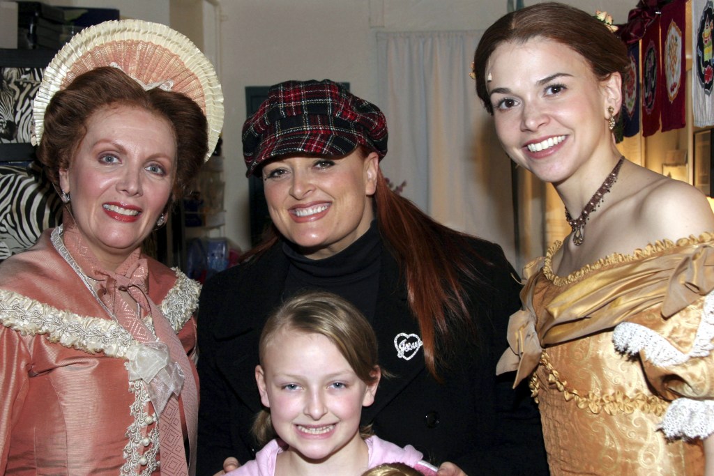 Maureen McGovern, Wynonna Judd, daughter Grace and Sutton Foster.