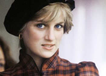 The ‘80s Blazer Is Back in Business for Fall 2025