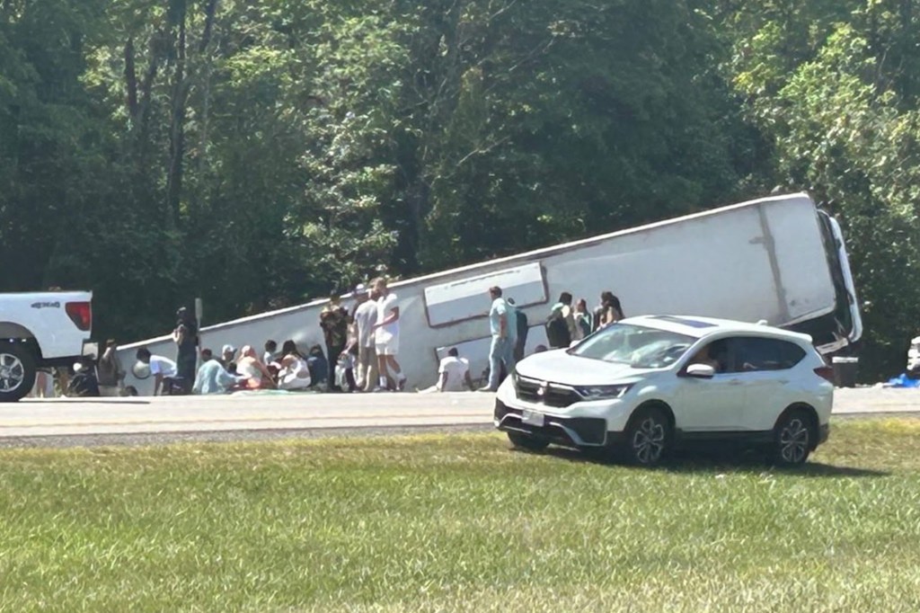 Overturned tour bus with over 50 passengers in New York