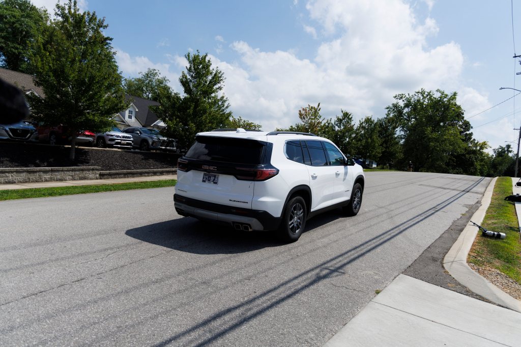 White SUV leaving Putnam County Jail.