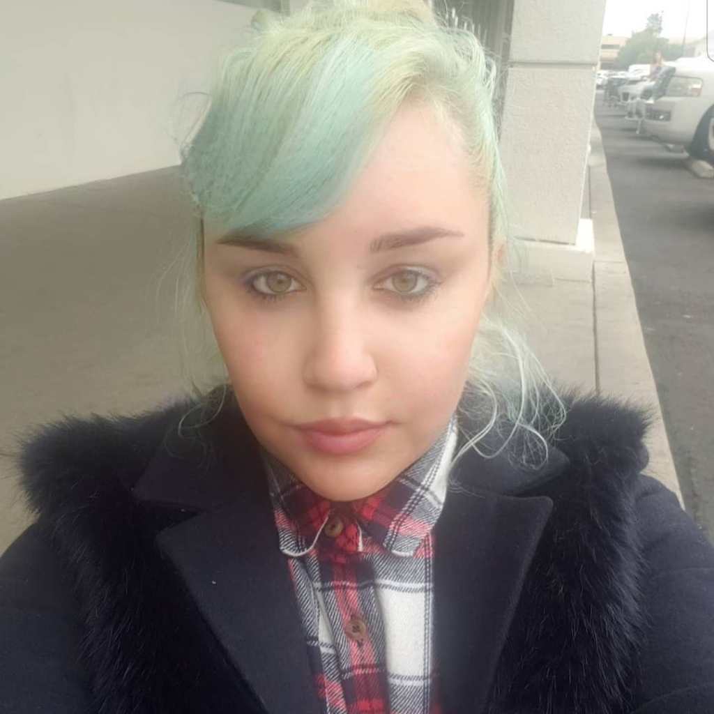 Amanda Bynes social media photos