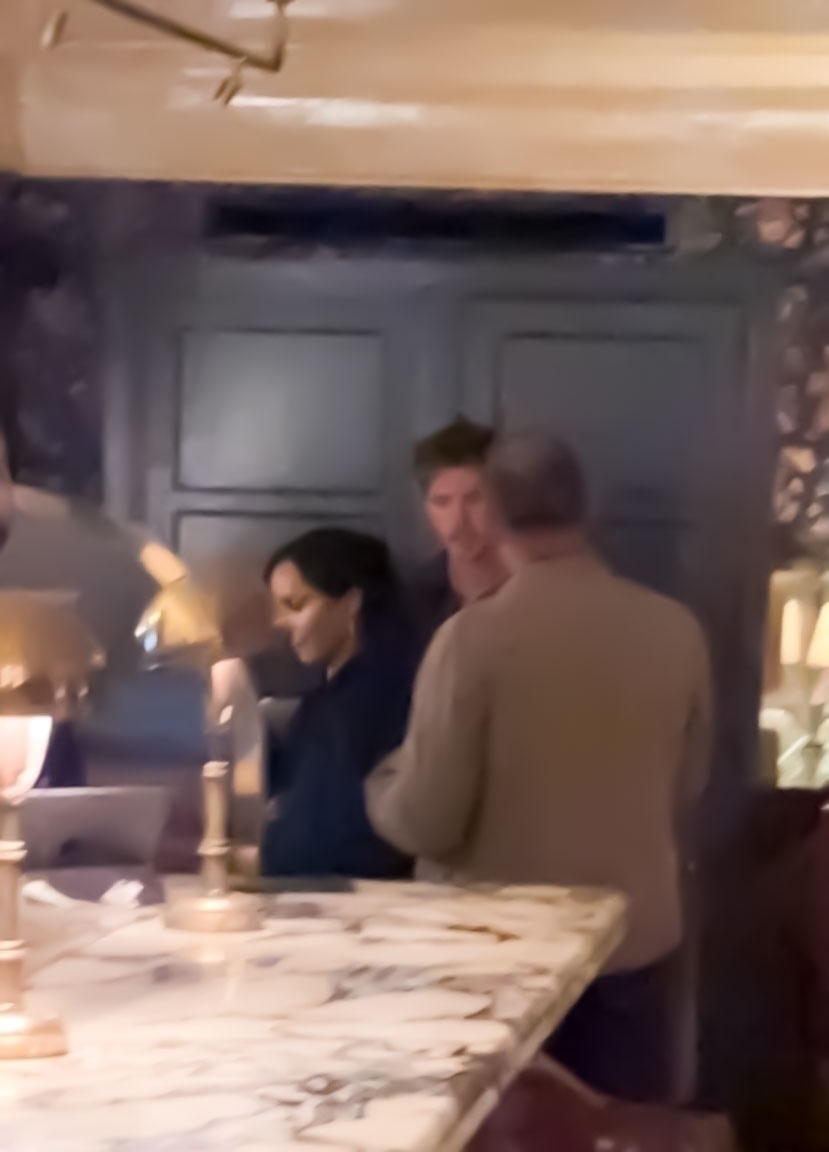 Austin Butler and Zoe Kravitz in a paris bar
