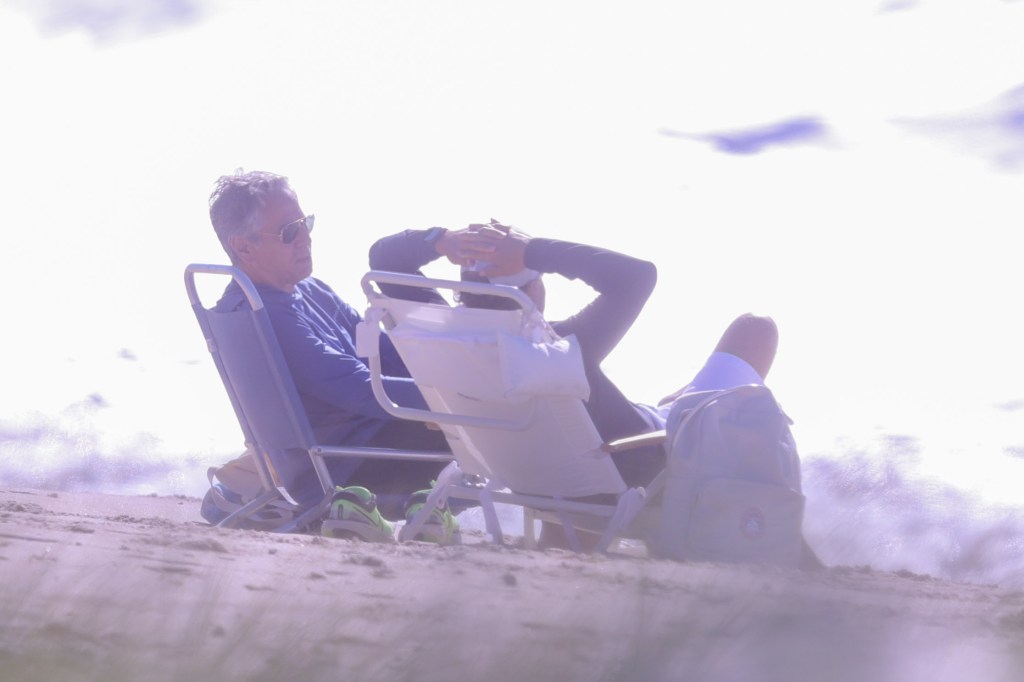blinken and a friend in beach chairs on the beach