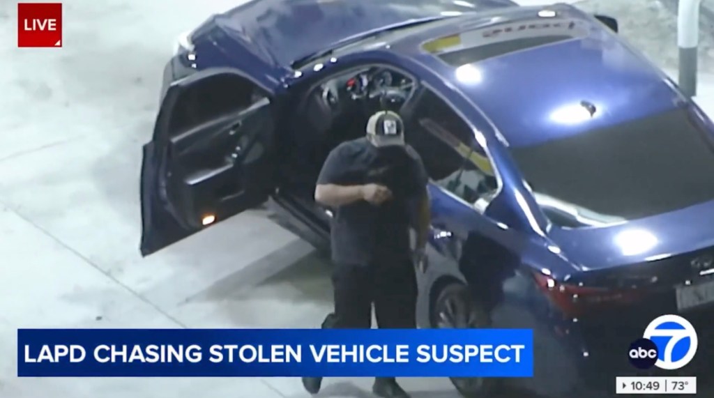 The reporter in the chopper stated that no police vehicles were currently in the vicinity, allowing the man to fill up his tank for a over a minute.