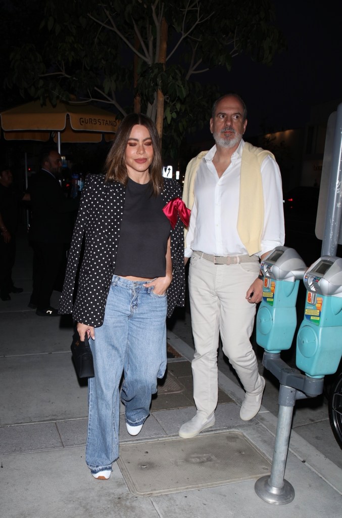 Sofía Vergara out to dinner with a mystery friend
