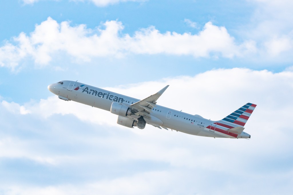 American Airlines Airbus A321-253NX taking off.