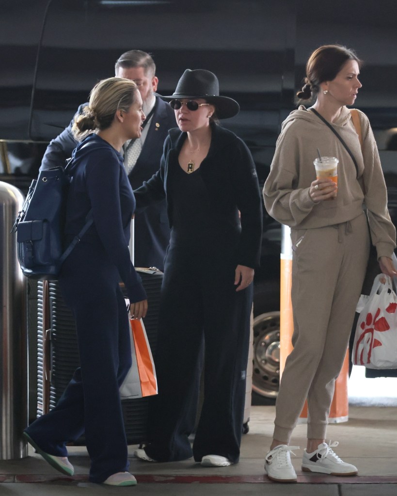 Kelly Clarkson at LAX after the death of her ex-husband, Brandon Blackstock.