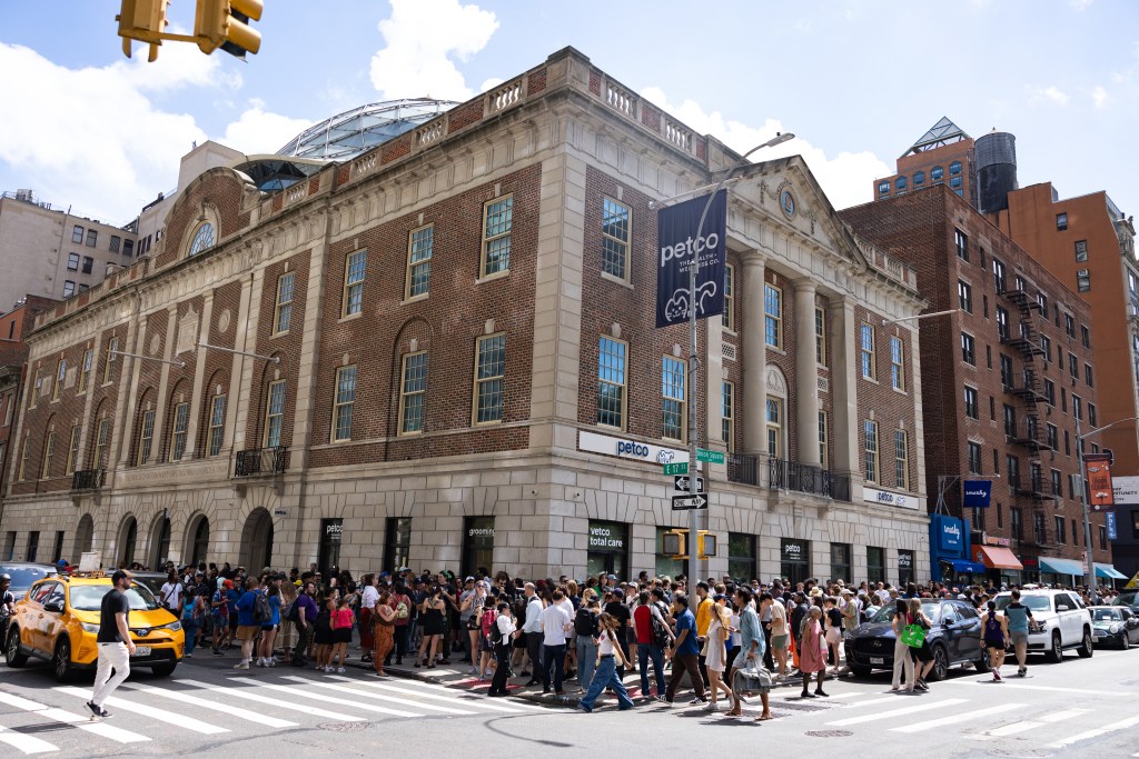 Thousands of people gather in Union Square for a scavenger hunt.