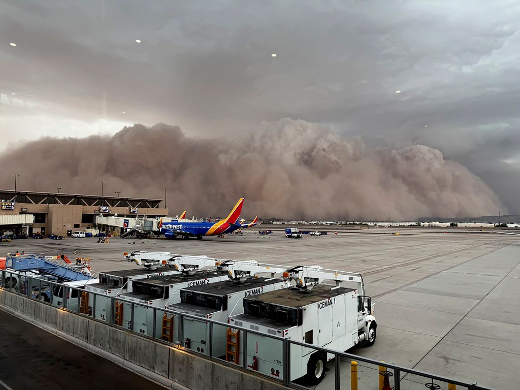 Massive dust storm approaching Phoenix Sky Harbor International Airport.