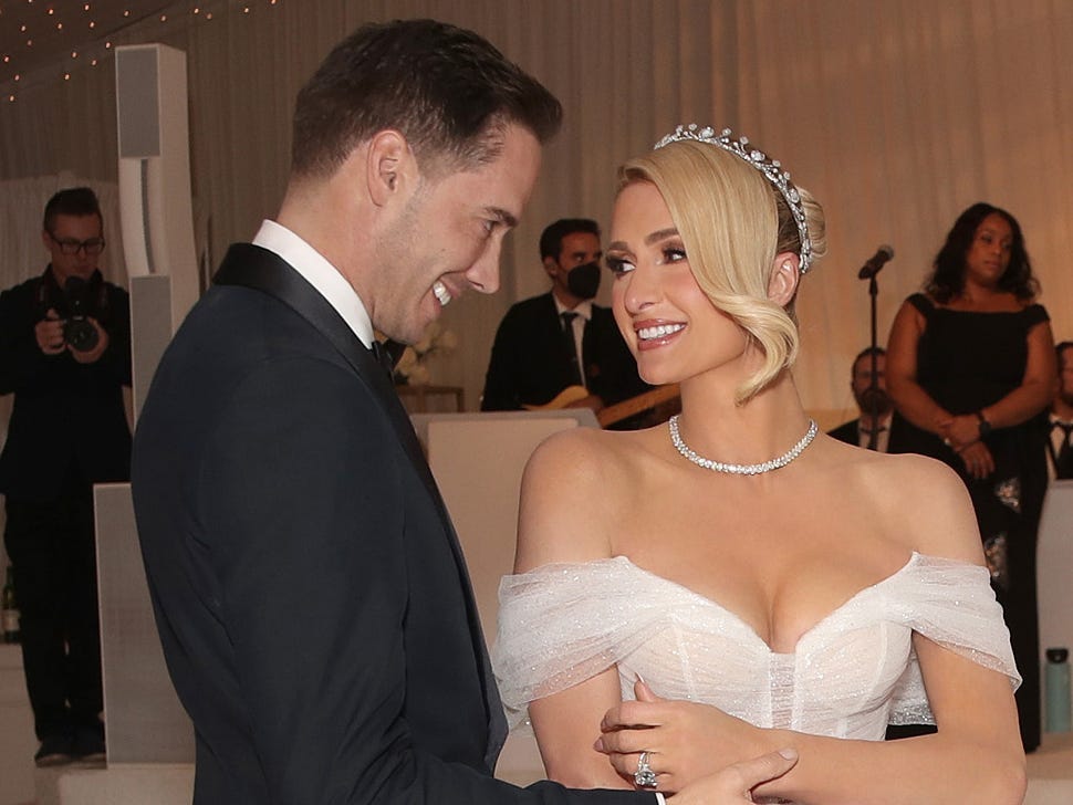 Carter Reum and Paris Hilton at their wedding in 2021.