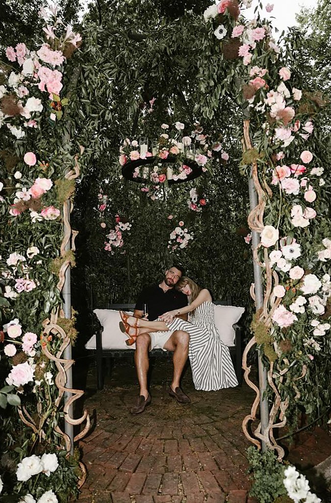 Travis Kelce and Taylor Swift's proposal.