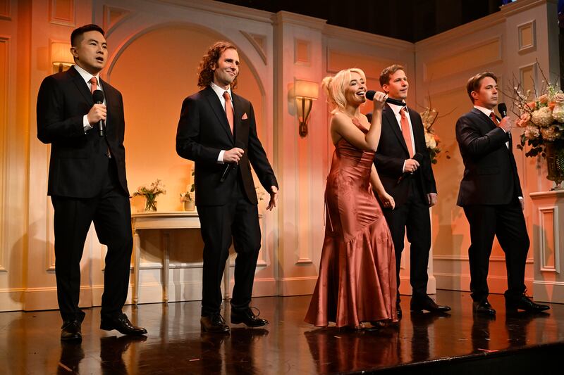Bowen Yang as Scott, Kyle Mooney as Scott, Sabrina Carpenter as Sophie, Andy Samberg as Dale and Beck Bennett as Scott during the “Domingo: Vow Renewal” sketch on February 16, 2025 -- (Photo by: Todd Owyoung/NBC via Getty Images)