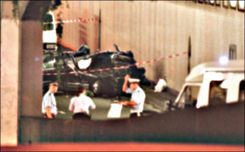 The wreckage of Princess Diana's car lies in a Paris tunnel 31