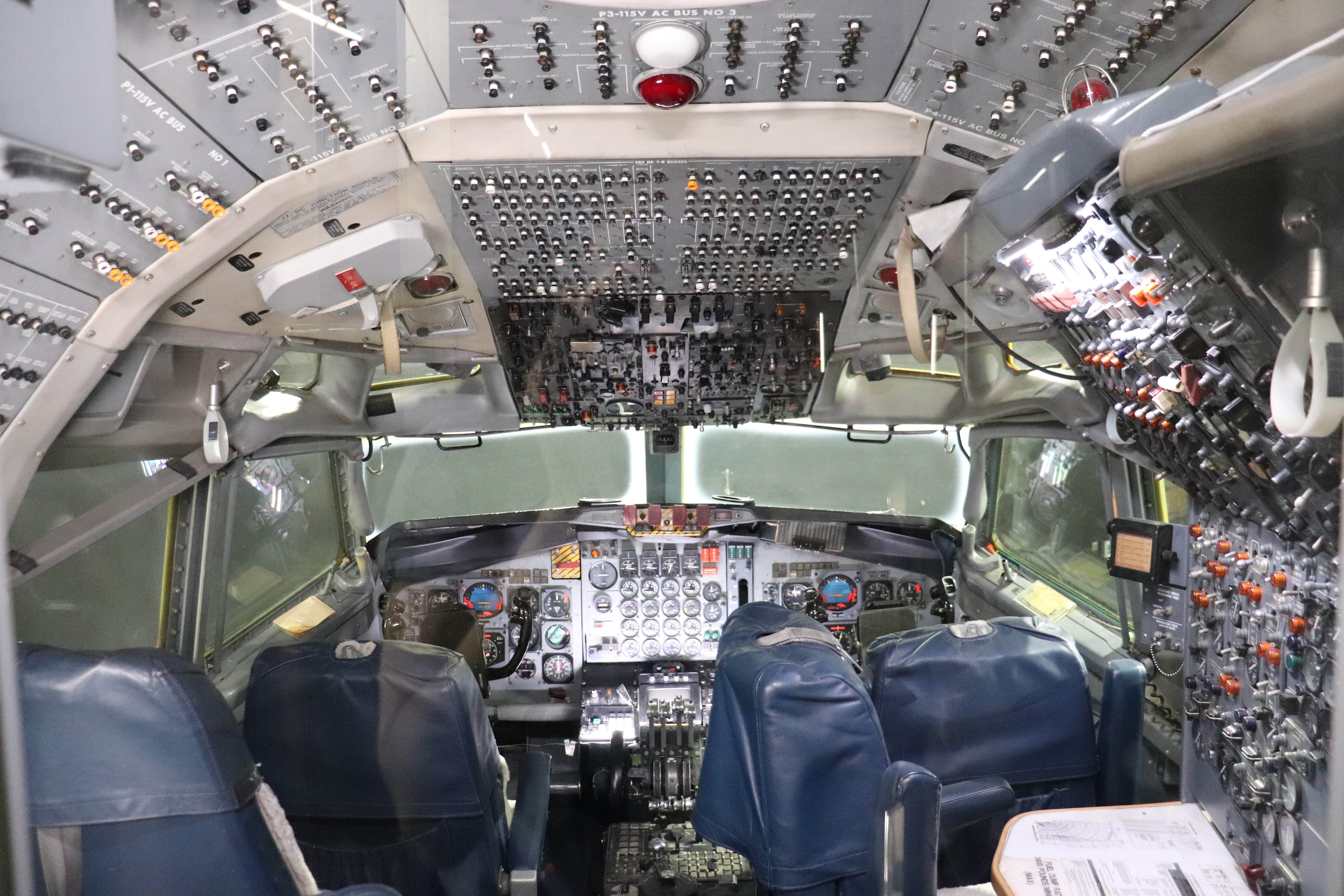 The flight deck of SAM 26000.