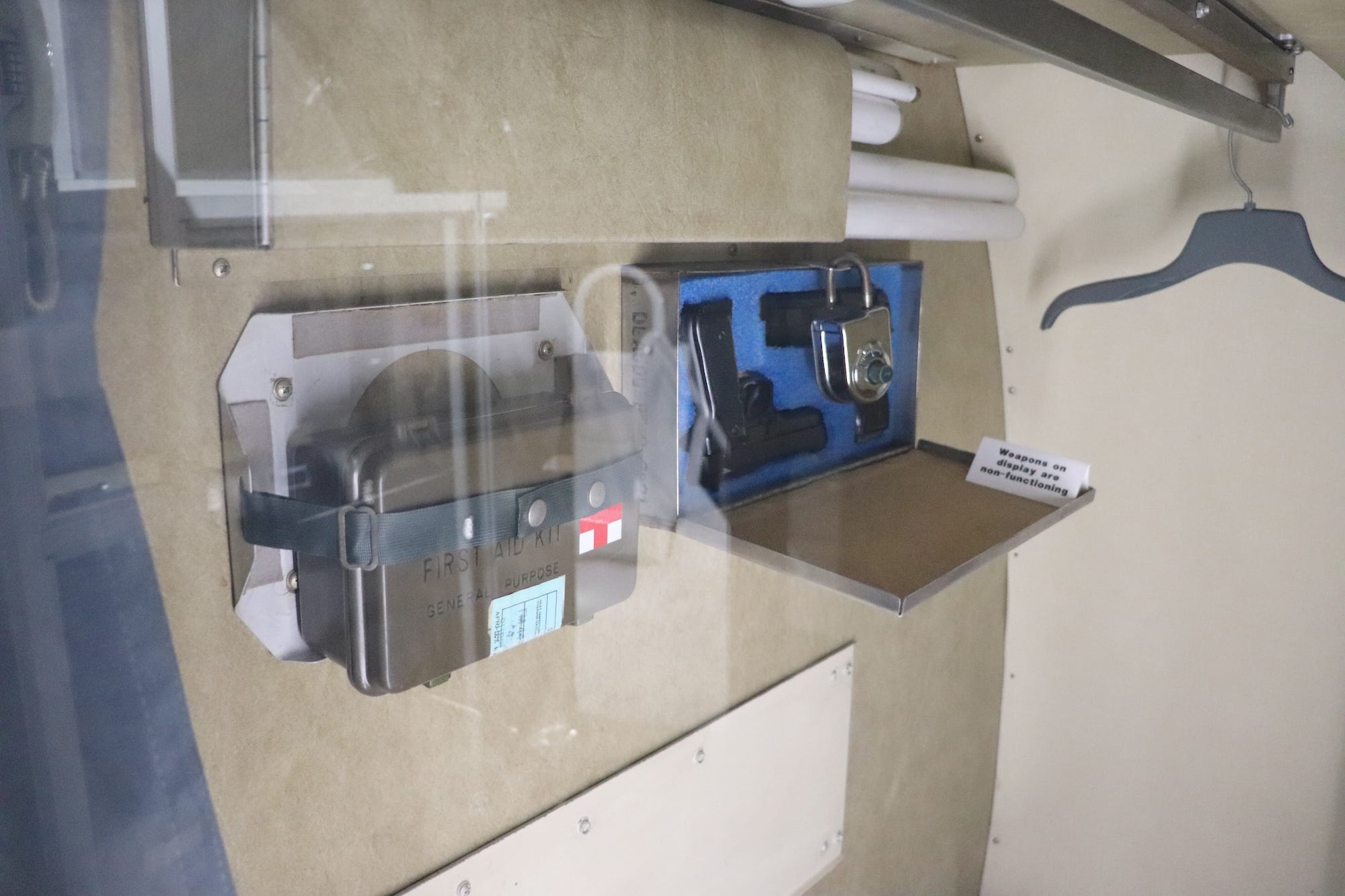 A first aid kit and weapons on Air Force One SAM 26000.