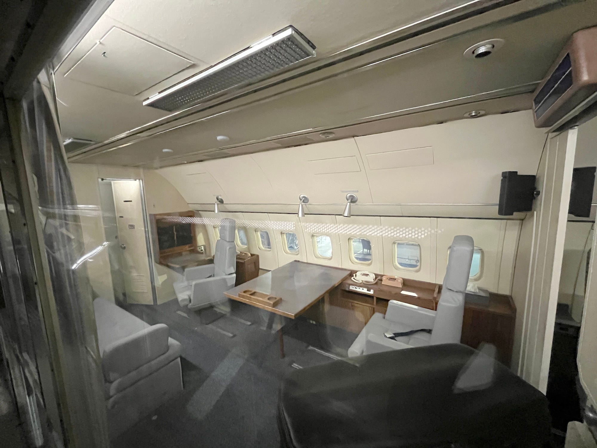 The president's stateroom aboard SAM 26000.