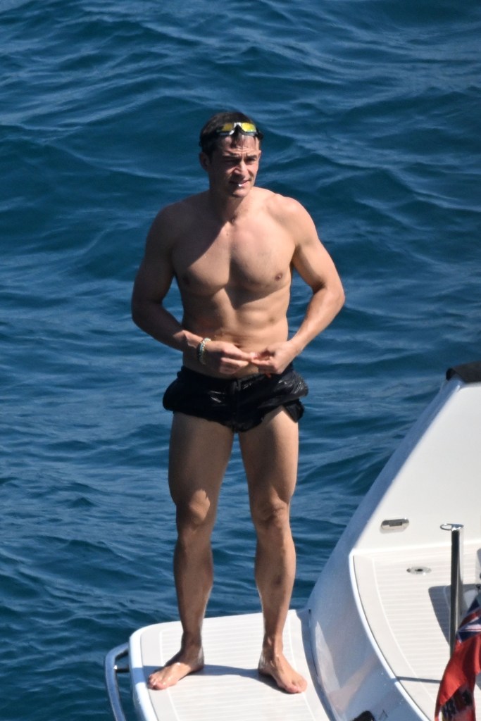 Orlando Bloom is spotted enjoying a sunny snorkelling session 