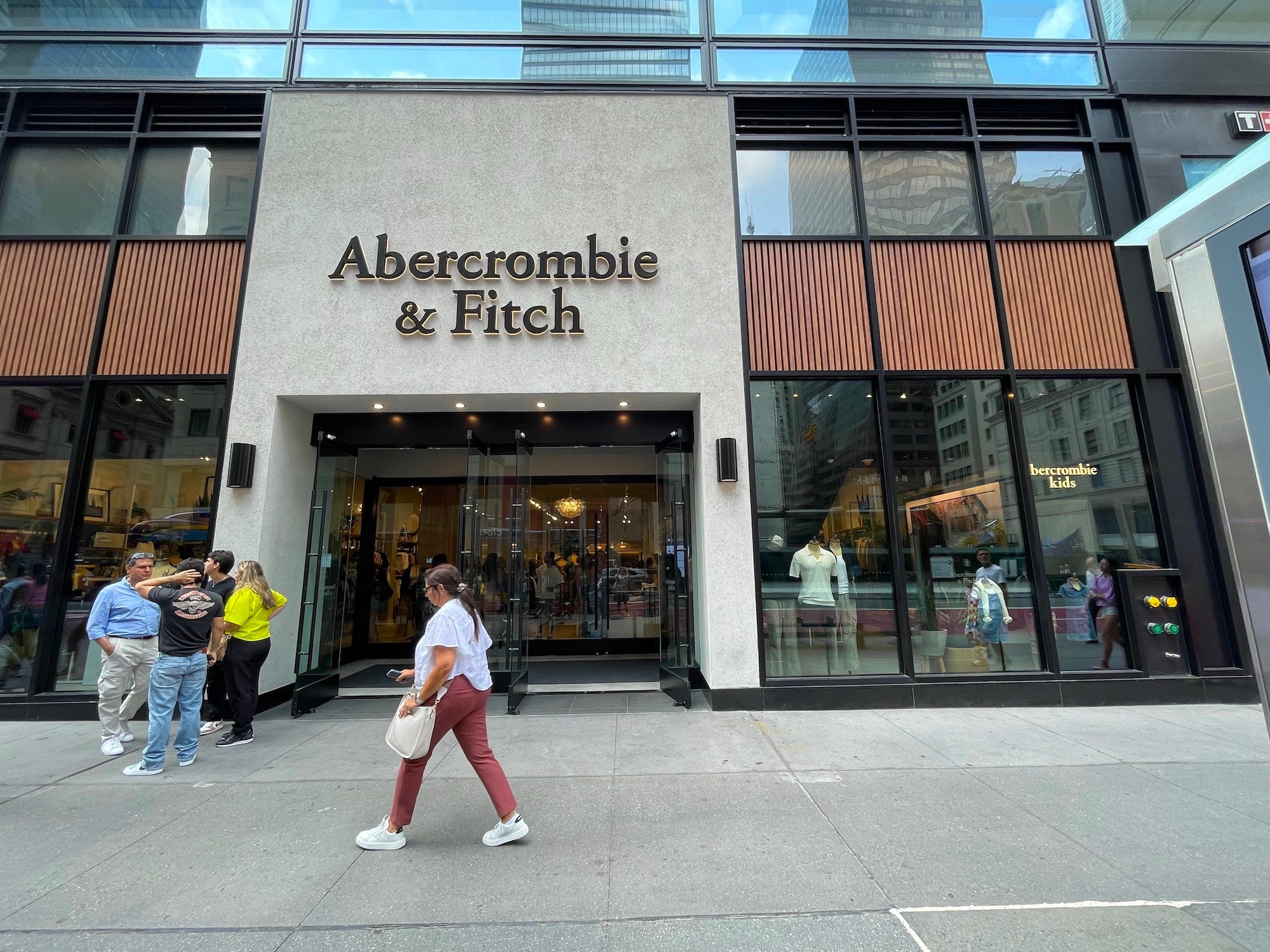 abercrombie and fitch fifth avenue store tour new york city